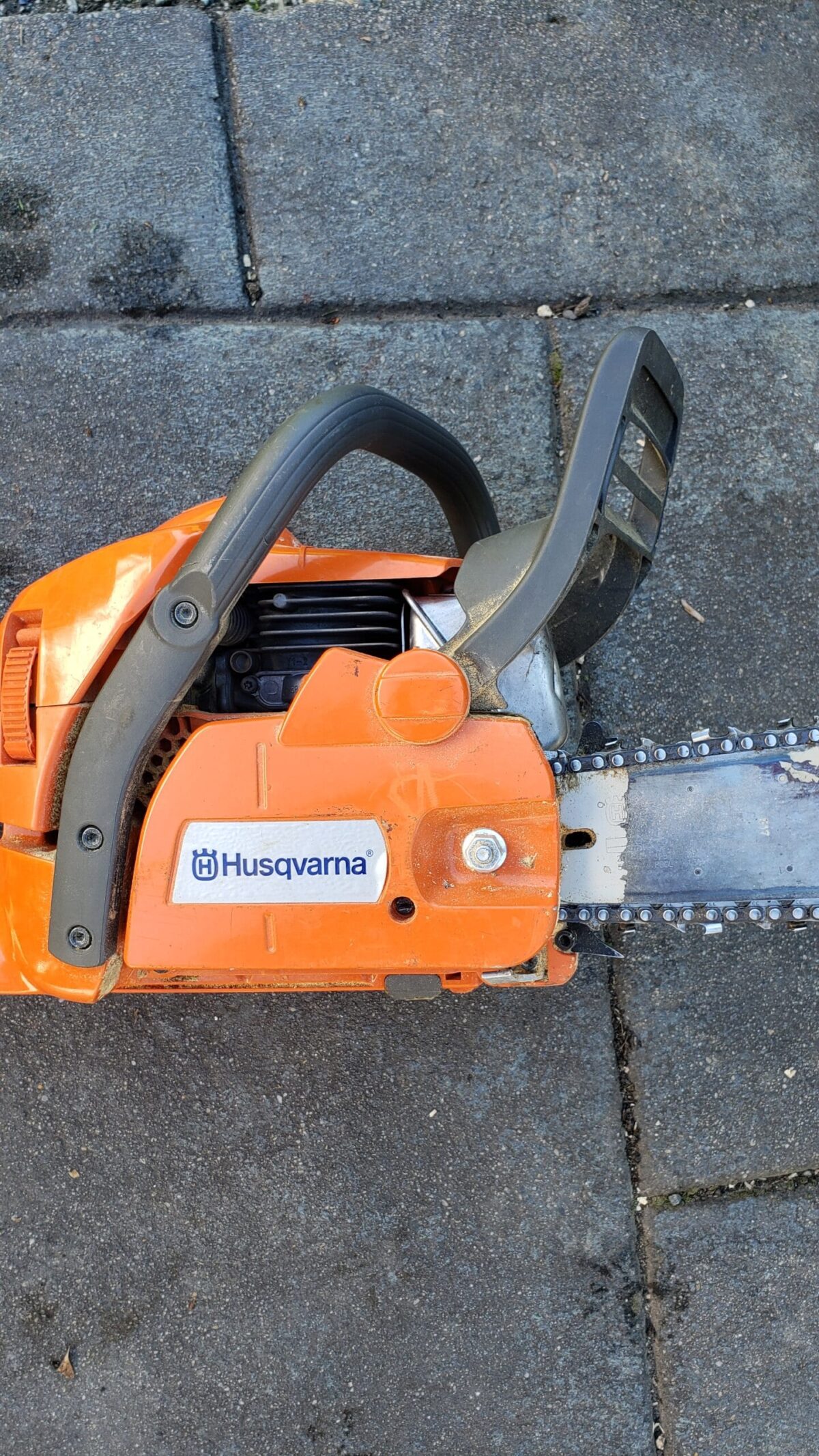 which way does a chain go on a chainsaw