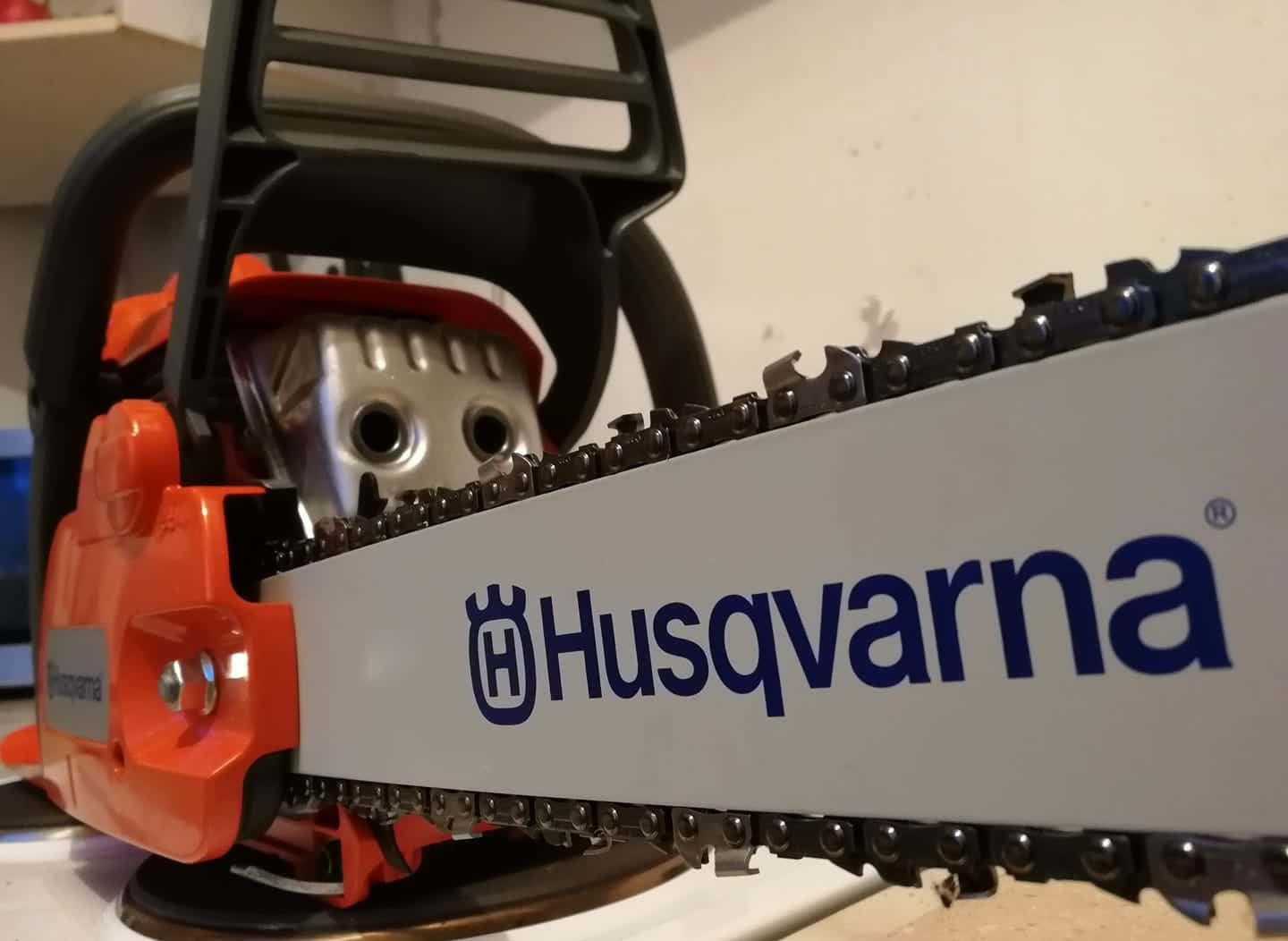 husqvarna chainsaw 135