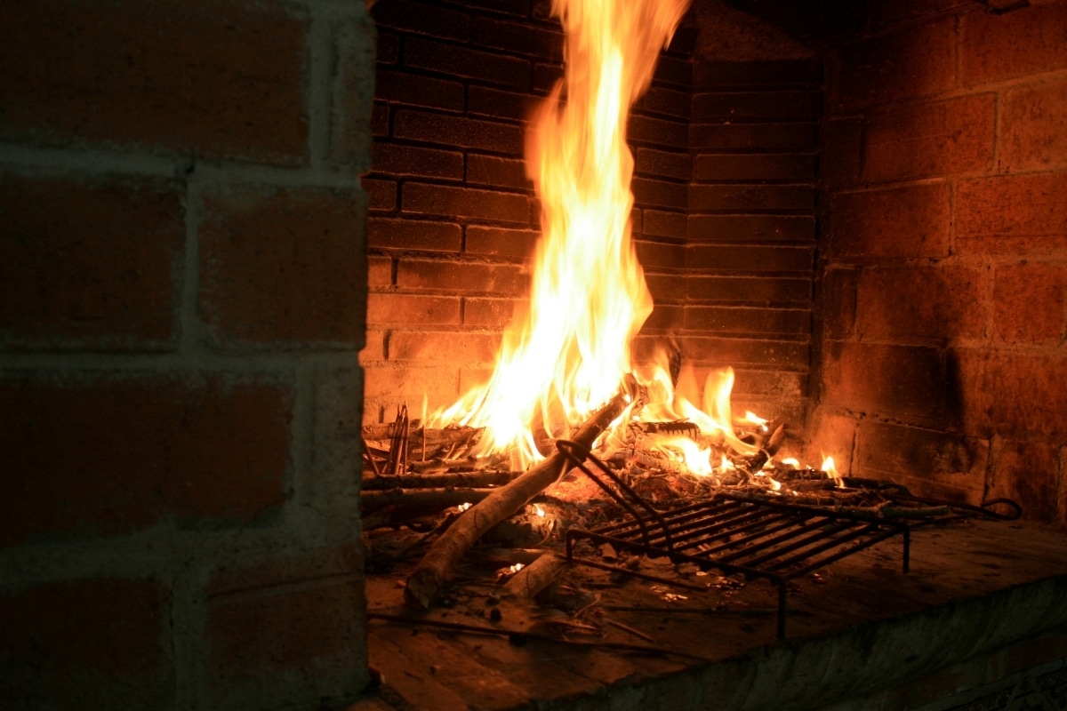 Fireplace Smell And 13 Other Smelly, How To Get Rid Of Smoke Smell From Fireplace In House