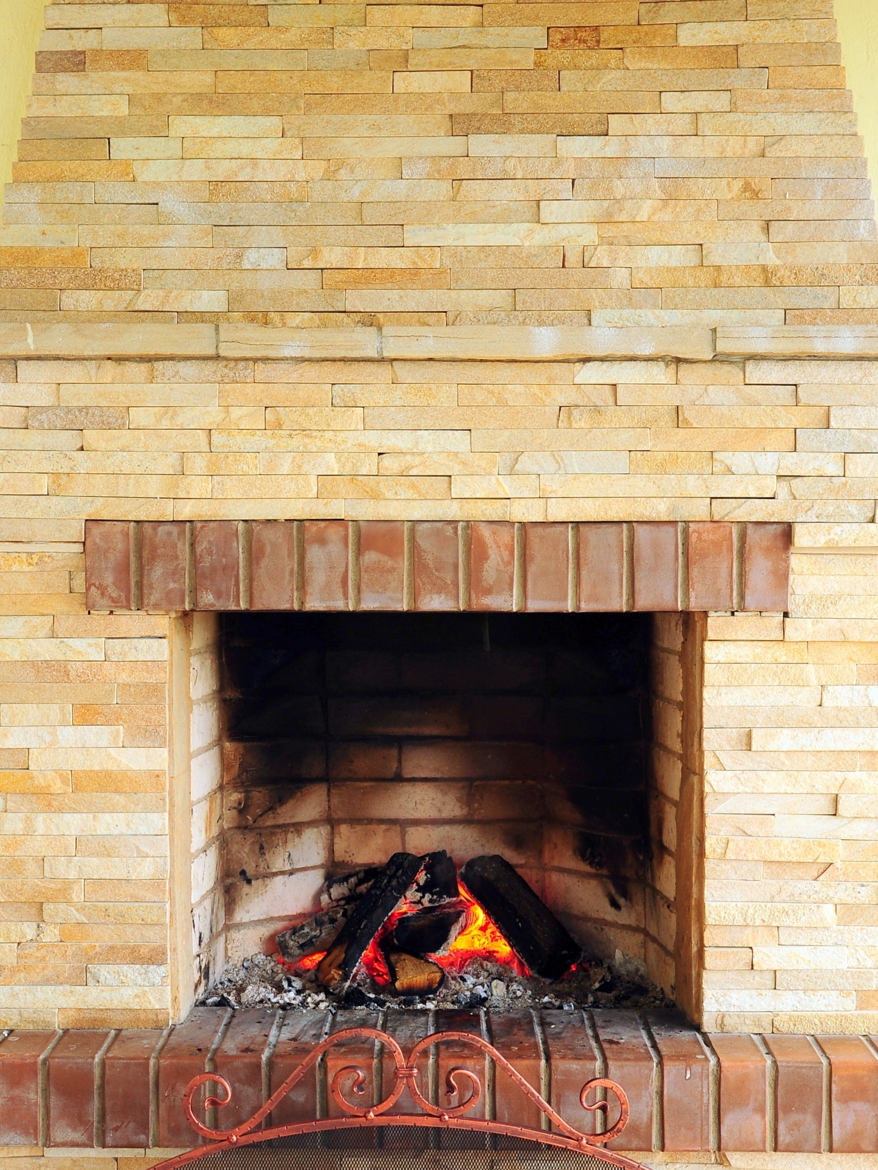 5 Best Ways To Clean Fireplace Brick, How To Clean The Brick Around My Fireplace
