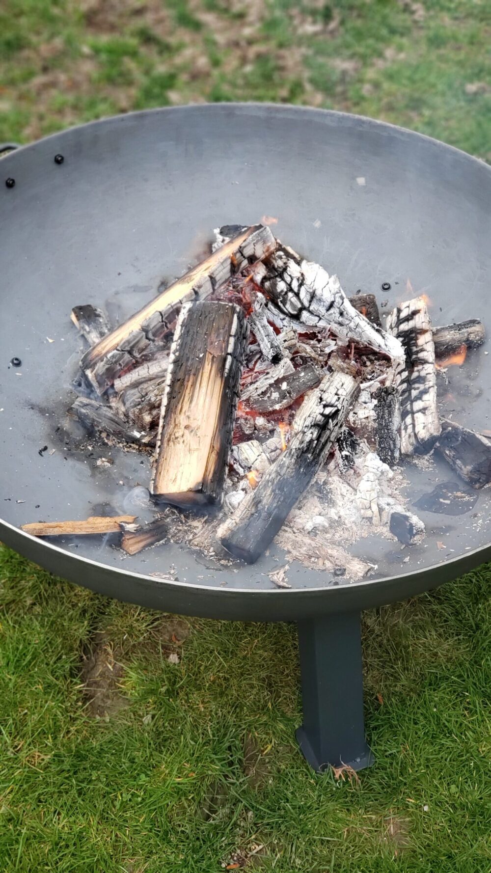  How To Put Out A Fire Pit: Extinguishing A Campfire With Or Without Water