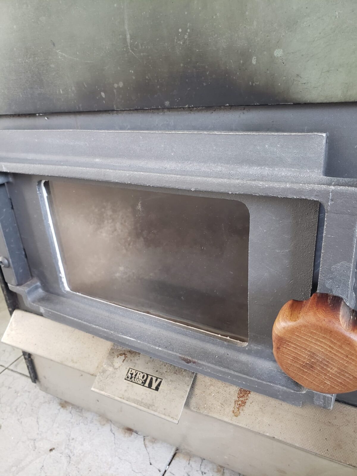 how to clean glass on pellet stove