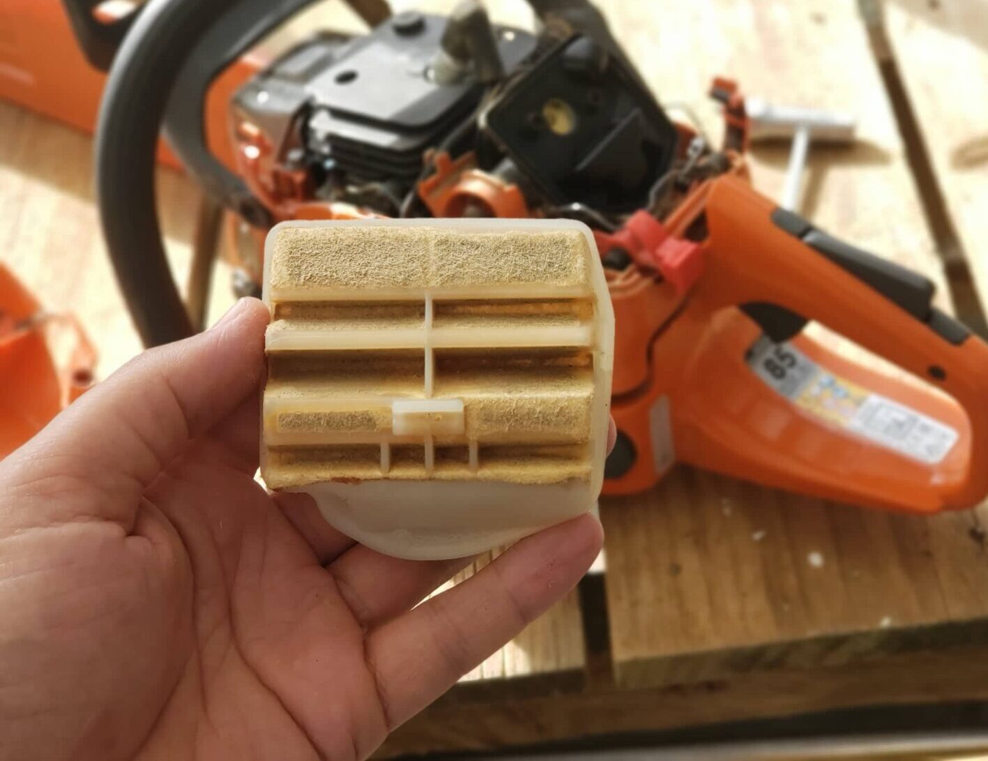 how to clean a chainsaw air filter