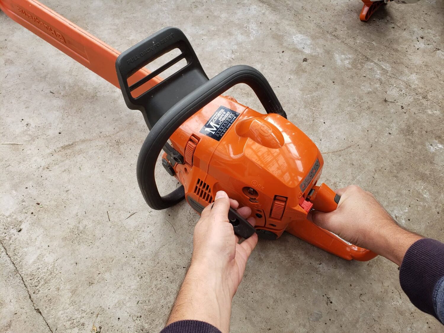 how to start a flooded stihl chainsaw