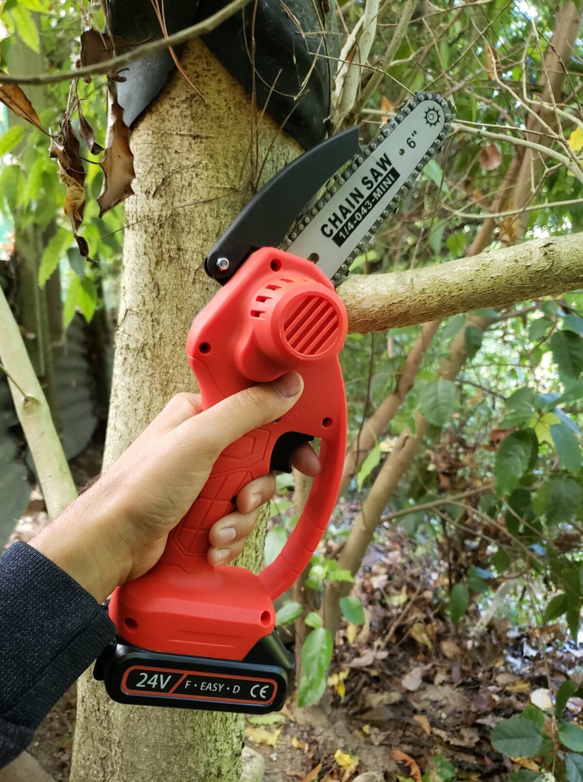 cut hand mini chainsaw