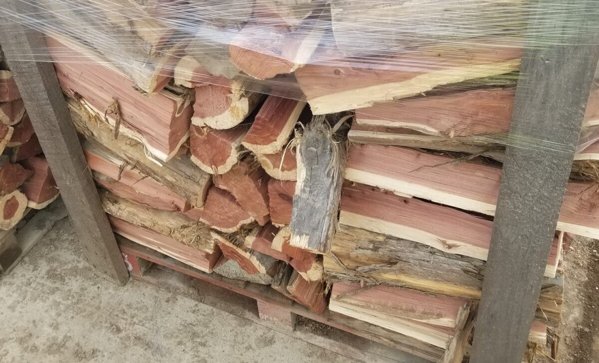 can you burn cedar wood