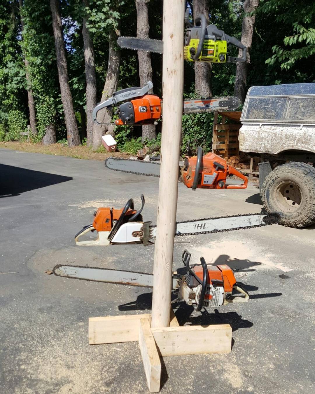 how to put chainsaws into stand