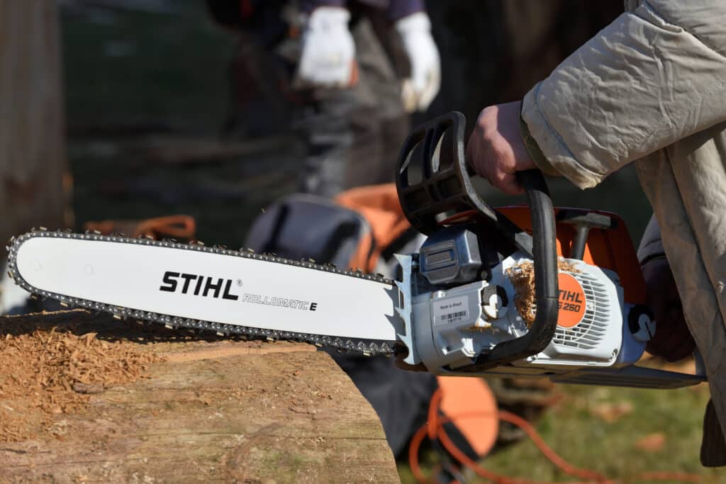 Stihl Motorsäge MS 260 mit Doppelkanister und Helm, TOP !!!